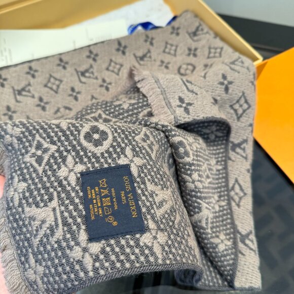 Louis Vuitton Gray Monogram Scarf - Picture 3 of 5